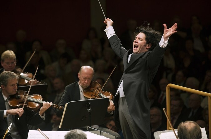 De Venezolaanse dirigent Gustavo Dudamel leidt het Wiener Philharmoniker, tijdens de honderdste verjaardag van het Konzerthaus in Wenen, afgelopen 19 oktober.