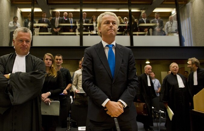 Advocaat Bram Moszkovicz naast PVV-voorman Geert Wilders