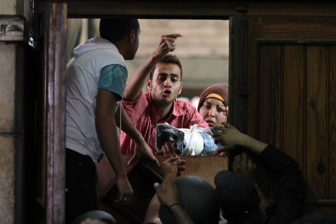 Aanhangers van Morsi hebben zich verscholen in de al-Fath moskee in Caïro.