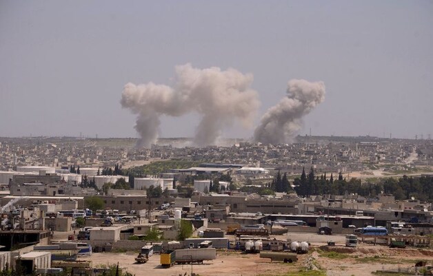 De Syrische stad Aleppo wordt nog volop gebombardeerd.