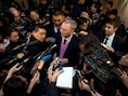 Schmidt werd na zijn landing in China overspoeld door perslui.