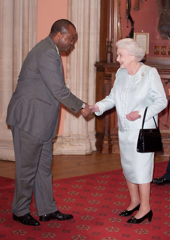 Queen Elizabeth II en koning Mswati III van Swaziland.