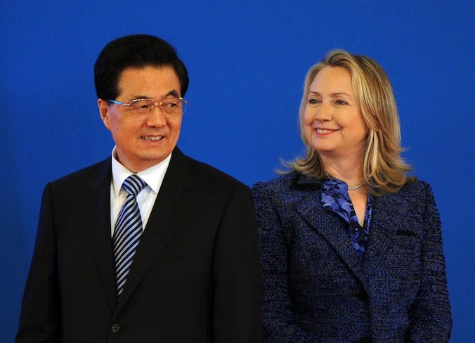 Hoogspanning tijdens de ontmoeting tussen Clinton en Jintao.