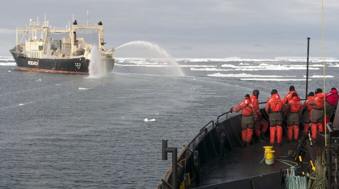 Archieffoto van het Japanse schip Nisshin Maru.