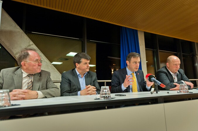 Burgemeesters Anton Schaefer van Maaseik, Bart Somers van Mechelen, Bart De Wever van Antwerpen en Hans Bonte van Vilvoorde.