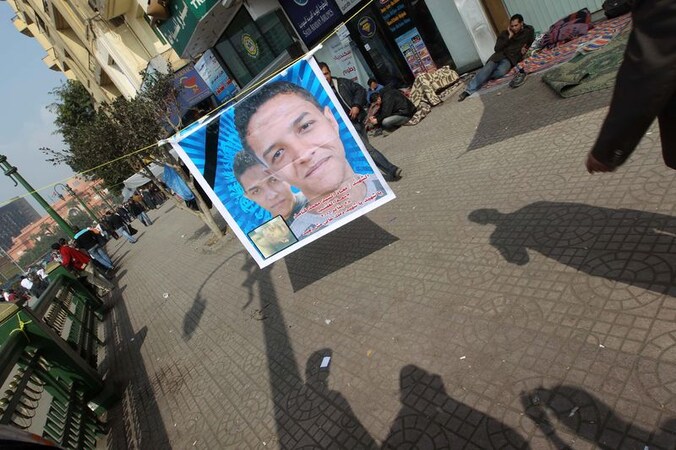 Deze twee demonstranten kwamen vorige week bij de onlusten om het leven. Hun portret siert nu het Tahrirplein.