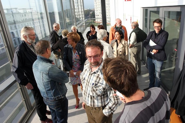 De slachtoffers en vertegenwoordigers van slachtoffers verzamelen in het Gentse gerechtsgebouw.