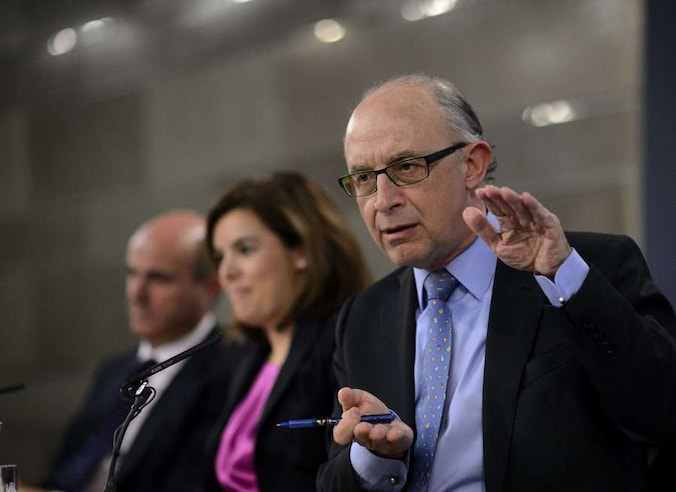 De Spaanse minister van Financiën Cristobal Romero tijdens de persconferentie vandaag in Madrid.