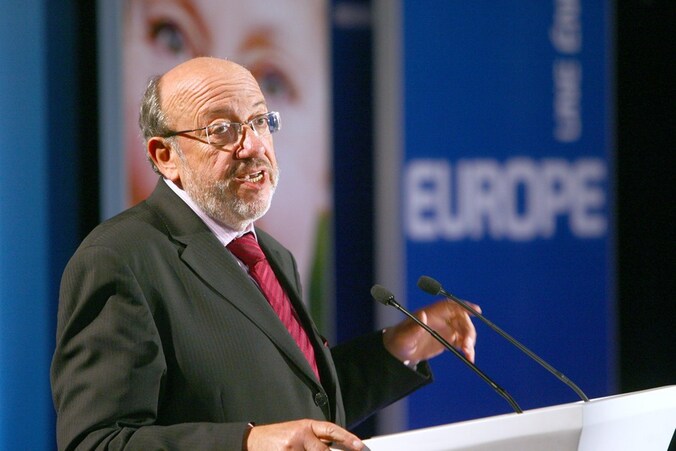 Louis Michel (MR).