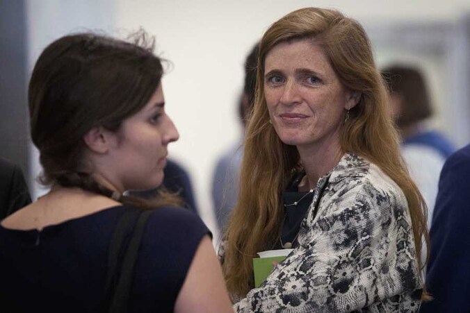 De Amerikaanse VN-ambassadeur Samantha Power (R).