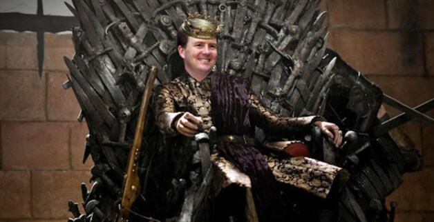 Willem Alexander op de troon van de televisieserie 'Game of Thrones'.