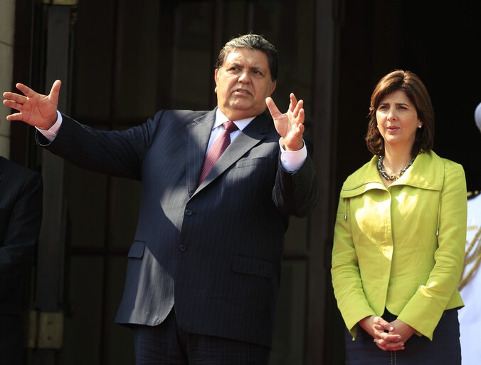 Alan Garcia (links), president van Peru.