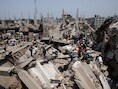 De ravage nadat het gebouw in Bangladesh was ingestort.