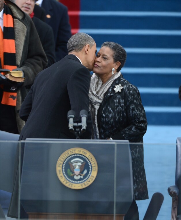 Myrlie Evers-Williams zei het traditionele gebed voor de eedaflegging op, de eerste keer dat dat gebeurt door een vrouw, en niet door een dominee.