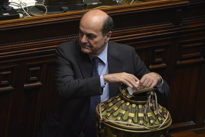 Pier Luigi Bersani stapt op als leider van de PD.