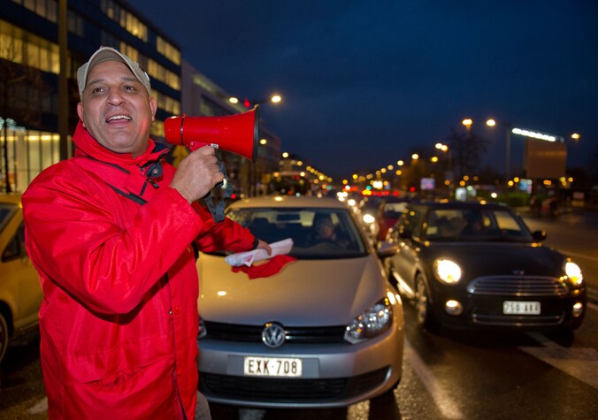Vakbondsmilitanten blokkeren Brusselse kruispunten.