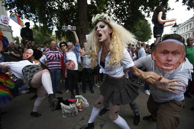 Deelnemers aan een protest in Londen, vorig jaar augustus, tegen de wet in Rusland die homopropaganda verbiedt.