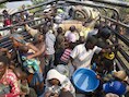 Honderden Congolezen sloegen gisteren op de vlucht voor het geweld in Noord-Kivu.