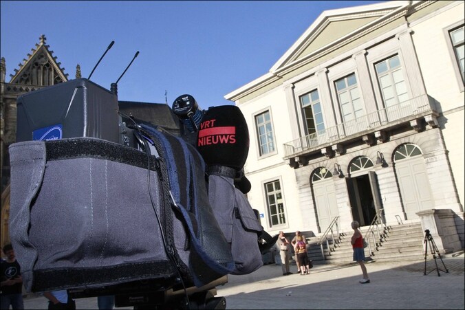 Tussen Jordens en de VRT ontstond een conflict nadat de openbare omroep in het Journaal foto's had getoond van de huiszoeking bij Janssen.