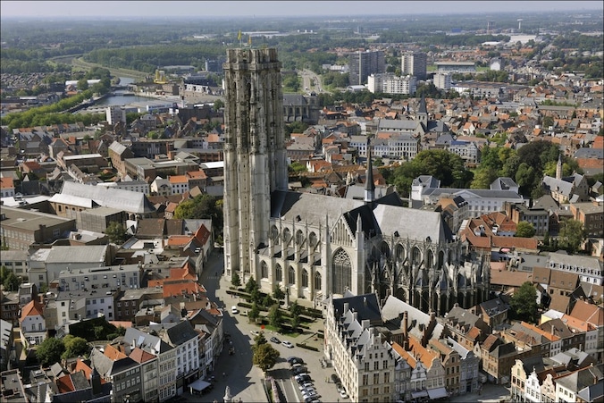 Luchtfoto stad Mechelen.