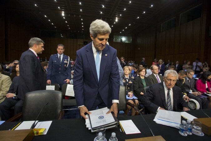 Minister Kerry voor zijn verhoor, vandaag.