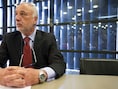 De topman van de Italiaanse treinenbouwer AnsaldoBreda, Maurizio Manfellotto tijdens een gesprek tussen deskundigen en Nederlandse Kamerleden over de Fyra-hogesnelheidstrein.