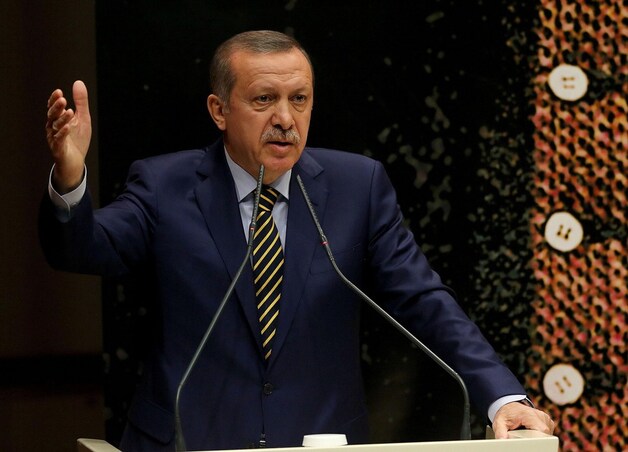 De Turkse premier Erdogan vervangt tien ministers.