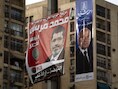 Campagneposters voor Mohammed Morsi (links) en Ahmed Safik (rechts).