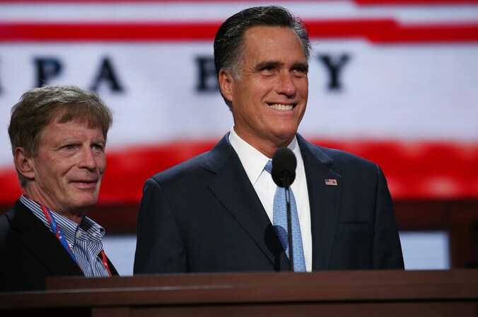 Stuart Stevens en presidentskandidaat Mitt Romney voor de start van de Republikeinse partijconventie in Tampa, Florida.