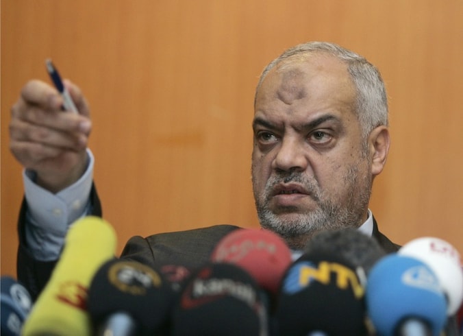 Ashraf Abdel Ghaffar, één van de leiders van de Egyptische Moslimbroederschap doet een verklaring aan de media.