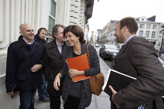 De ministers komen samen voor de ministerraad.