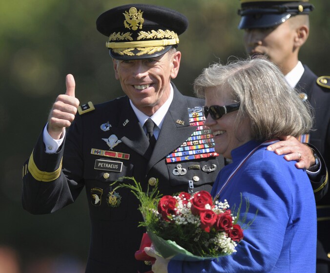 David Petraeus hier met zijn vrouw Holly.