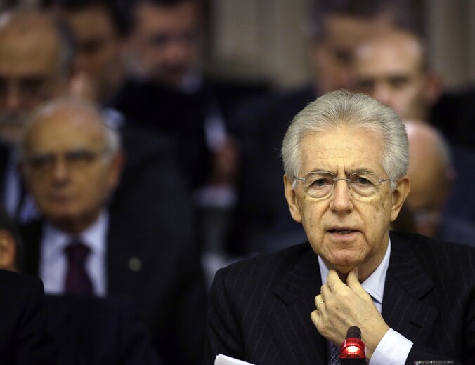 De Italiaanse premier Mario Monti geeft het ontslag van de Italiaanse regering.