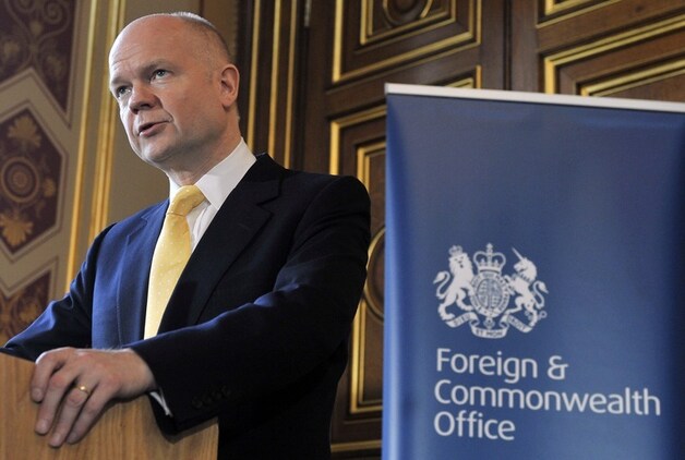 De overgelopen Moussa Koussa zal geen immuniteit krijgen voor zijn hulp aan de coalitie, dat meldde de Engelse secretaris van Buitenlandse Zaken William Hague.