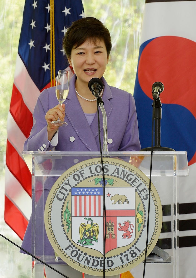 Presidente Park Geun-hye heft het glas in Los Angeles.