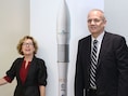 Presentatie van het ontwerp voor de Ariane-6 raket door Frans minister van Onderwijs en Onderzoek Geneviève Fioraso en Jean-Yves Le Gall, voorzitter van het ruimteagentschap CNES.