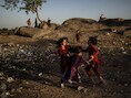 Afghaanse kinderen die zijn gevlucht naar Islamabad, Pakistan. Afghanen vormden in 2012 wereldwijd de grootste groep vluchtelingen.