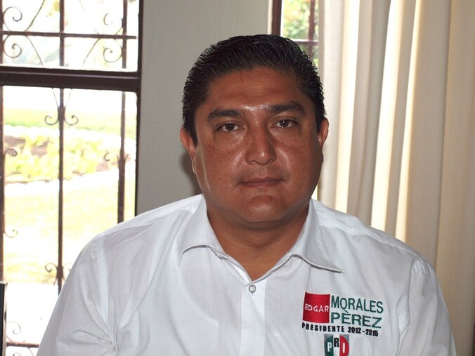 Burgemeester Edgar Morales Perez.