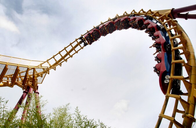 De roetsjbaan Cobra in Walibi.