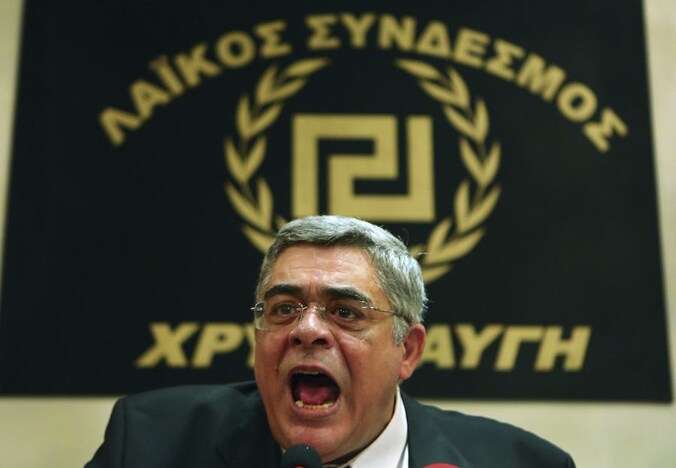 Het beruchte, extreemrechtse 'Dageraad' haalt de kiesdrempel. Hier hun leider Nikolaos Mihaloliakos.