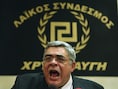 Het beruchte, extreemrechtse 'Dageraad' haalt de kiesdrempel. Hier hun leider Nikolaos Mihaloliakos.