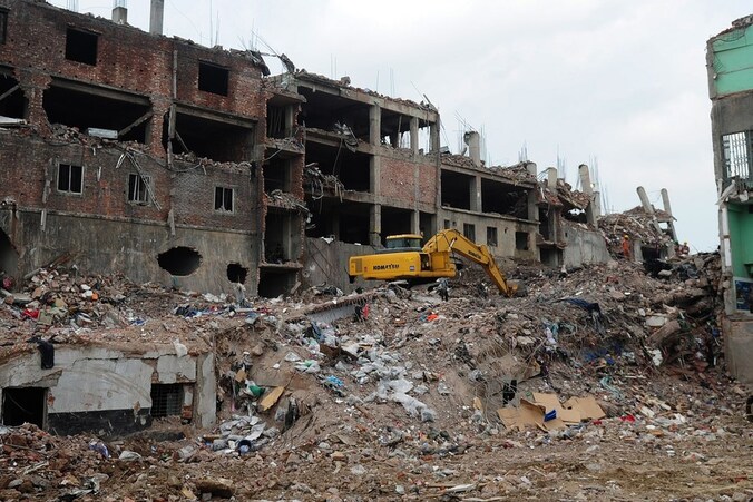 Er zijn inmiddels al 803 dodelijke slachtoffers geteld nadat een gebouw met textielateliers in Dhaka instortte.