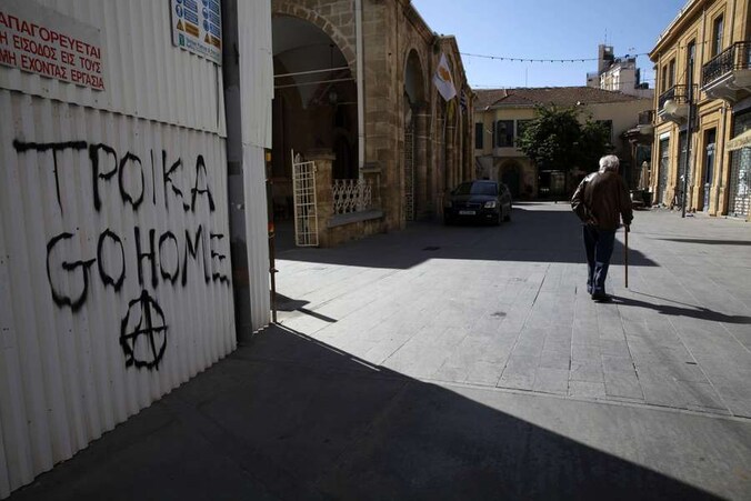 "Troika, go home", staat er te lezen in de straten van de Cypriotische hoofdstad Nicosia.