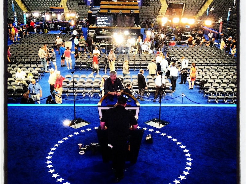 De laatste hand wordt gelegd aan de Time Warner Cable Arena in Charlotte.