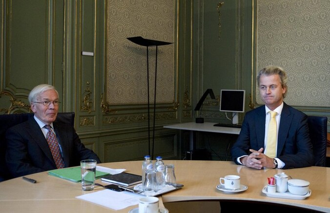 Willink hier aan tafel met PVV-leider Geert Wilders.