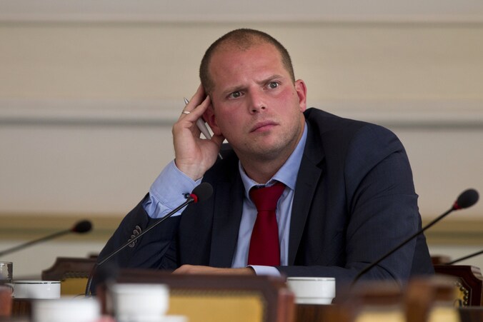 Oppositielid Theo Francken hekelde dat bevelen om het grondgebied te verlaten zelden tot een vertrek leiden,
