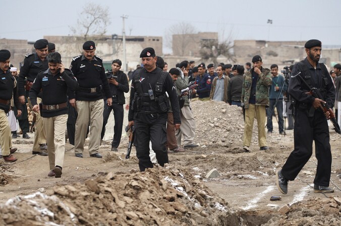 De regeringstroepen bonden de strijd aan een dag na de bloedige aanslag door opstandelingen in Peshawar (foto).