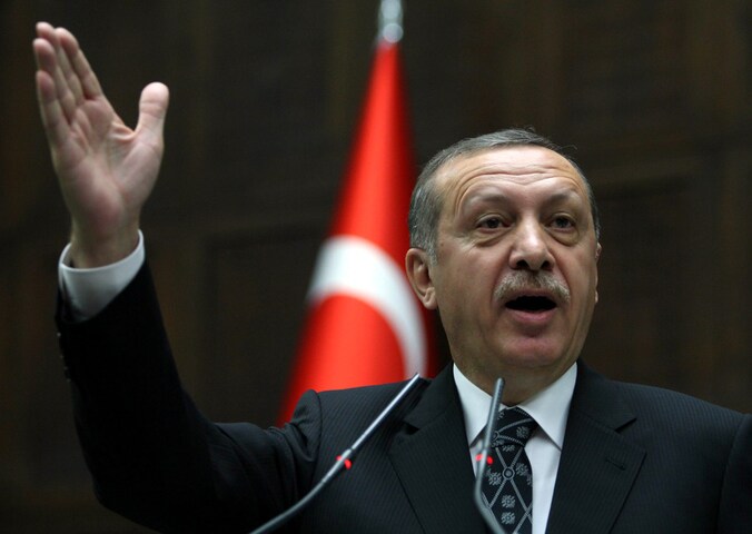 De Turkse premier Erdogan houdt het been stijf.