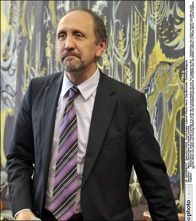 Bemiddelaar Johan Vande Lanotte trekt vanmiddag naar de koning om verslag uit te brengen over zijn bemiddelingsopdracht.