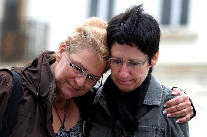 Martine (r) heeft de dood van Annick zeker nog niet verwerkt.